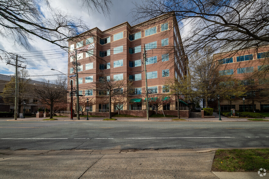 5635 Fishers Ln, Rockville, MD à louer - Photo principale - Image 1 de 18