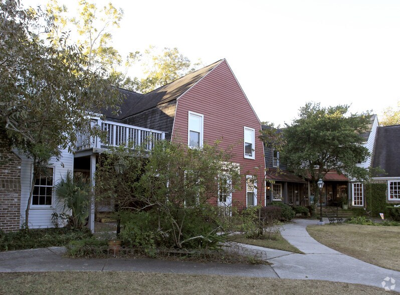217 Lucas St, Mount Pleasant, SC à louer - Photo principale - Image 1 de 12