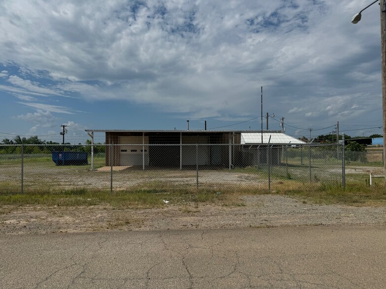 1001 N Little Ave, Cushing, OK for lease - Building Photo - Image 1 of 4