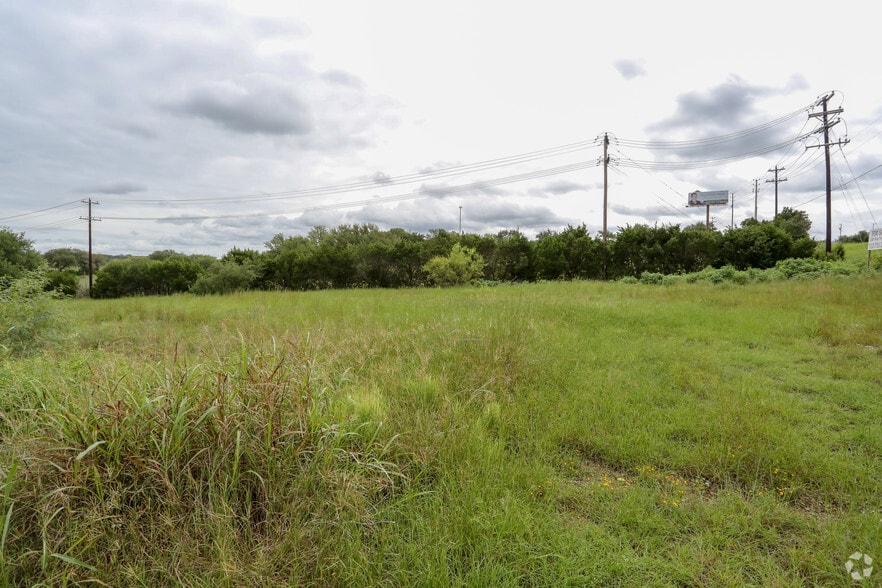 22006 W HWY 71, Spicewood, TX for sale - Primary Photo - Image 1 of 5