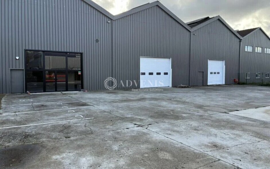 Flex in Corbeil-Essonnes for lease - Building Photo - Image 1 of 4