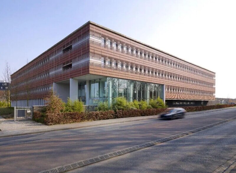 74 Rue Jean Jaures, Villeneuve-d'Ascq for lease - Building Photo - Image 2 of 7