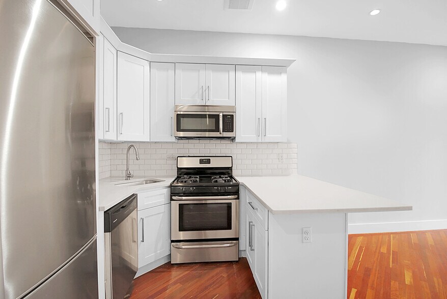 1419 Saint Johns Pl, Brooklyn, NY à vendre - Photo du bâtiment - Image 3 de 9
