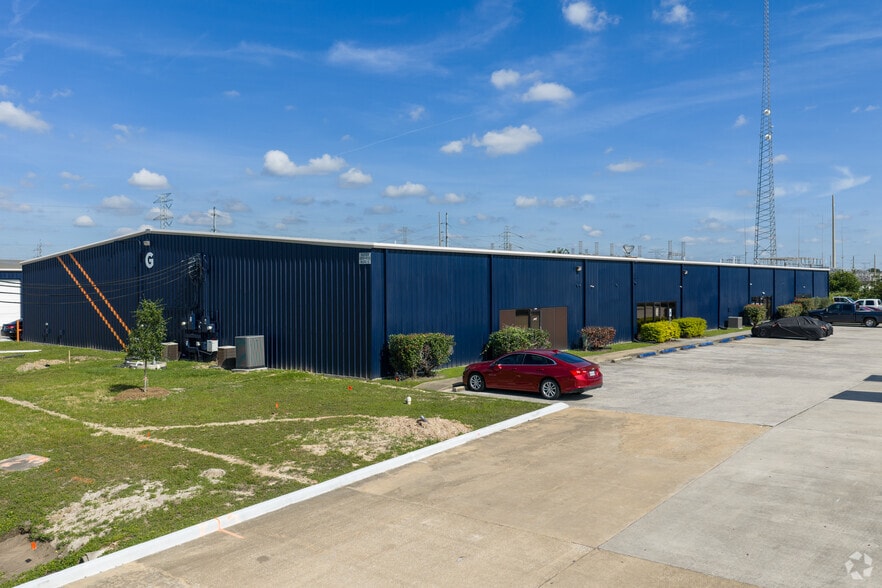 2121 Brittmoore Rd, Houston, TX à louer - Photo du bâtiment - Image 2 de 8