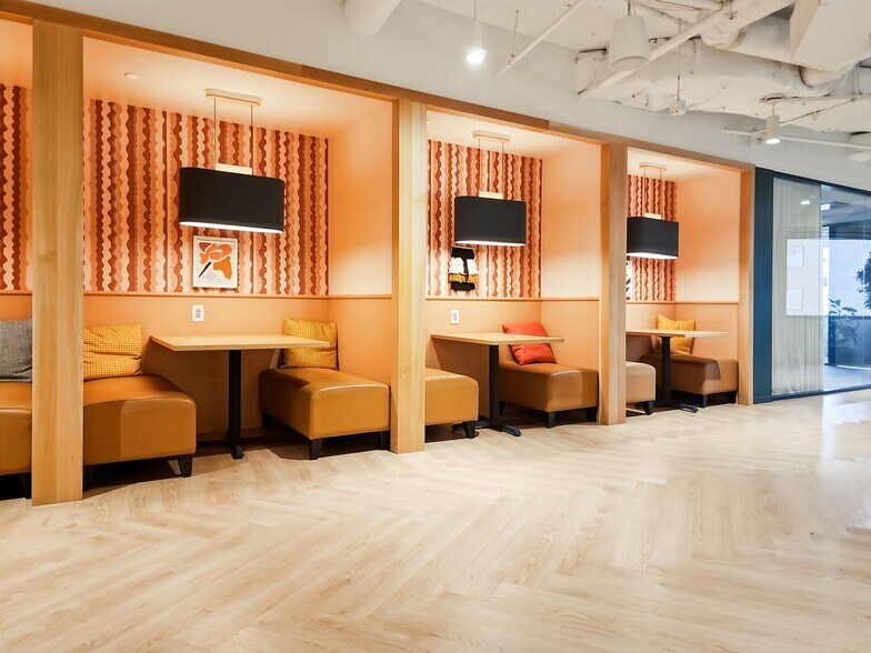 2451 Crystal Dr, Arlington, VA à louer - Photo intérieure - Image 3 de 15