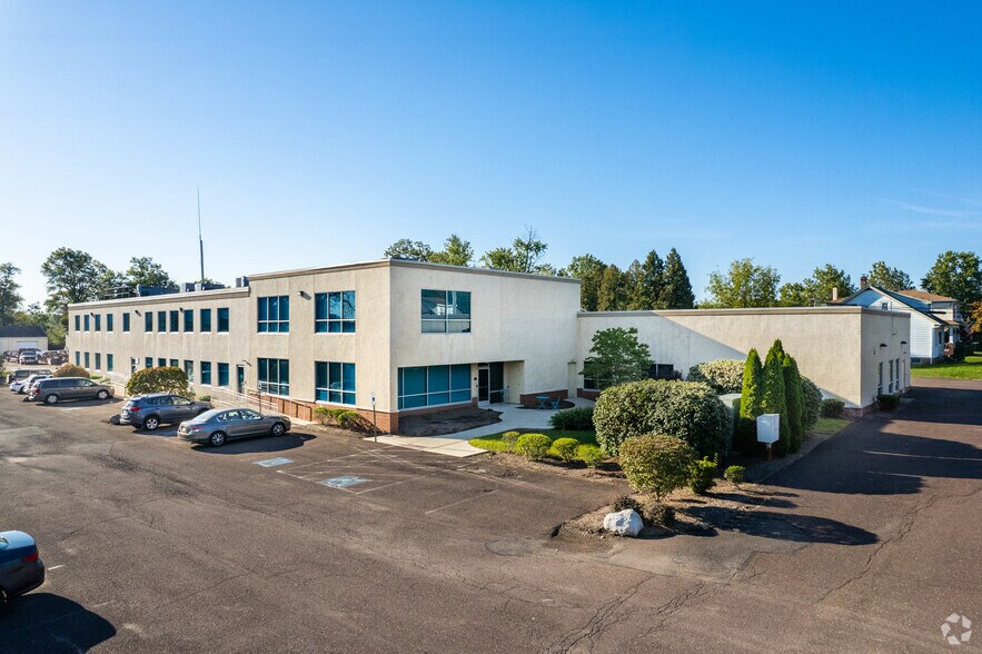 826 N Lewis Rd, Limerick, PA à louer - Photo du bâtiment - Image 1 de 21