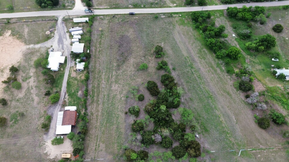 10810 McAngus Rd, Del Valle, TX à vendre - Photo du bâtiment - Image 2 de 5