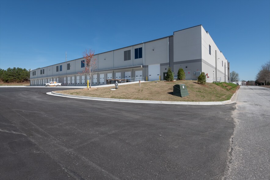 2223 Thornton Rd, Douglasville, GA à louer - Photo du bâtiment - Image 3 de 5