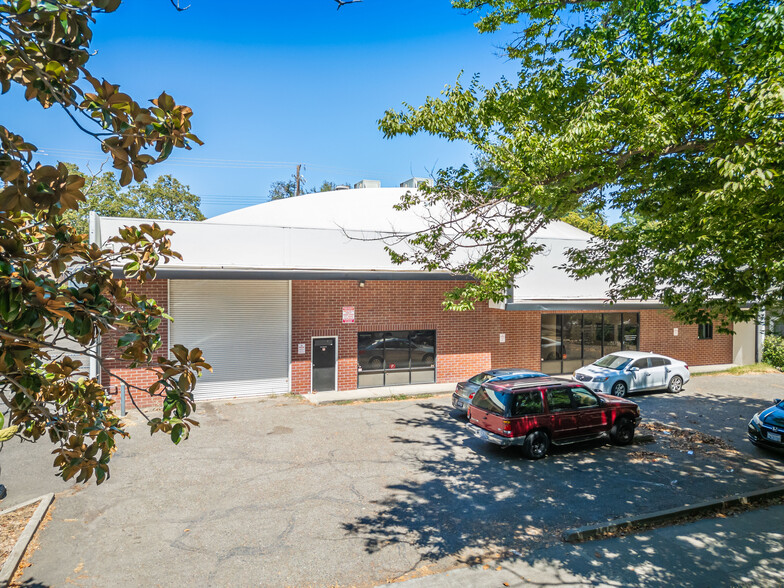 1811-1819 E Street portfolio of 2 properties for sale on LoopNet.ca - Building Photo - Image 1 of 10