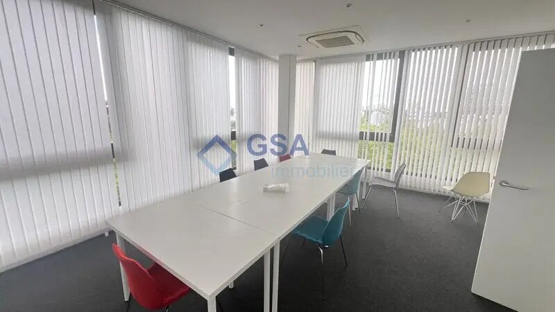 Bureau dans Évry-Courcouronnes à vendre - Photo intérieure - Image 2 de 8