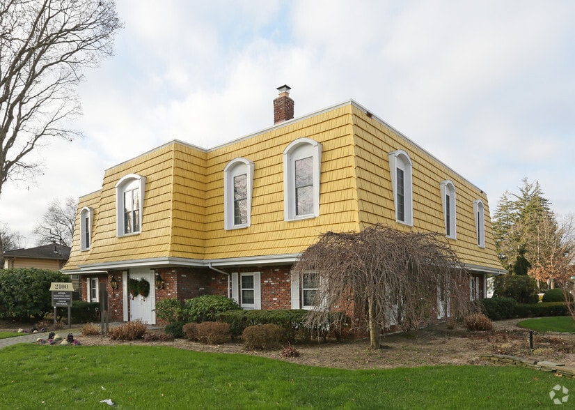 2100 Deer Park Ave, Deer Park, NY à louer - Photo du bâtiment - Image 3 de 14
