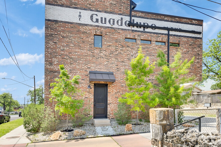800 Lydia St, Austin, TX for lease - Building Photo - Image 1 of 12