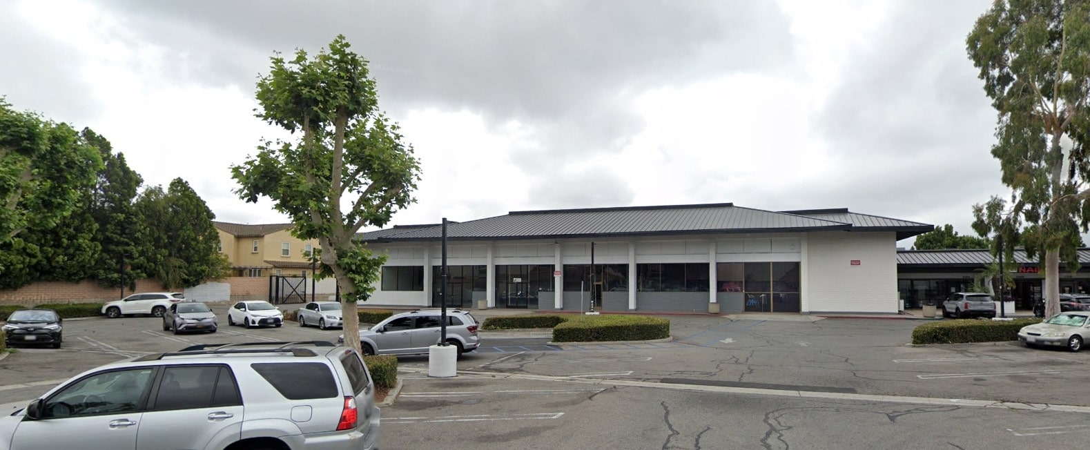 2360 W Lincoln Ave, Anaheim, CA for lease Building Photo- Image 1 of 7