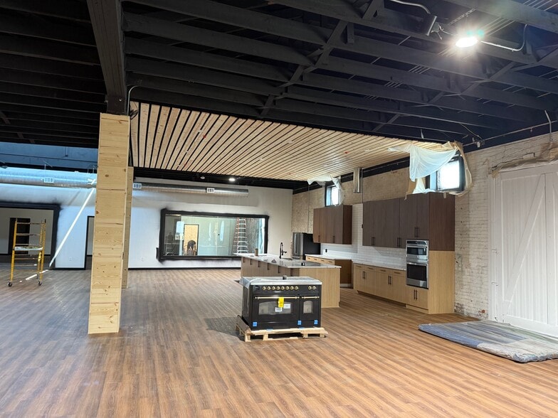 117 S Houston Ave, Denison, TX for lease - Building Photo - Image 2 of 8