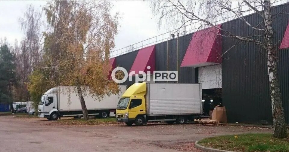 Industrial in Coignières for lease - Building Photo - Image 3 of 5