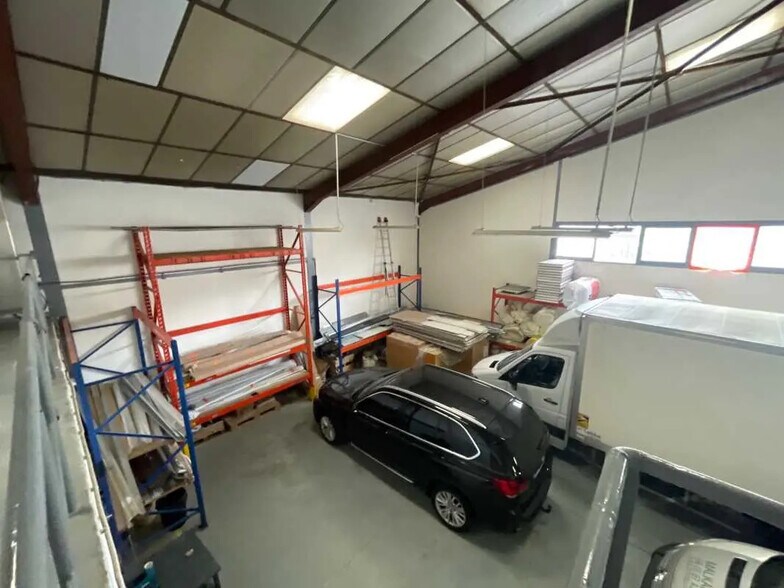 Flex in Grigny for lease - Interior Photo - Image 2 of 11