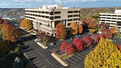 730 Holiday Dr, Pittsburgh, PA à louer Aérien- Image 1 de 6