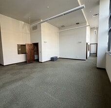 611 W National Ave, Milwaukee, WI à louer Photo intérieure- Image 2 de 3