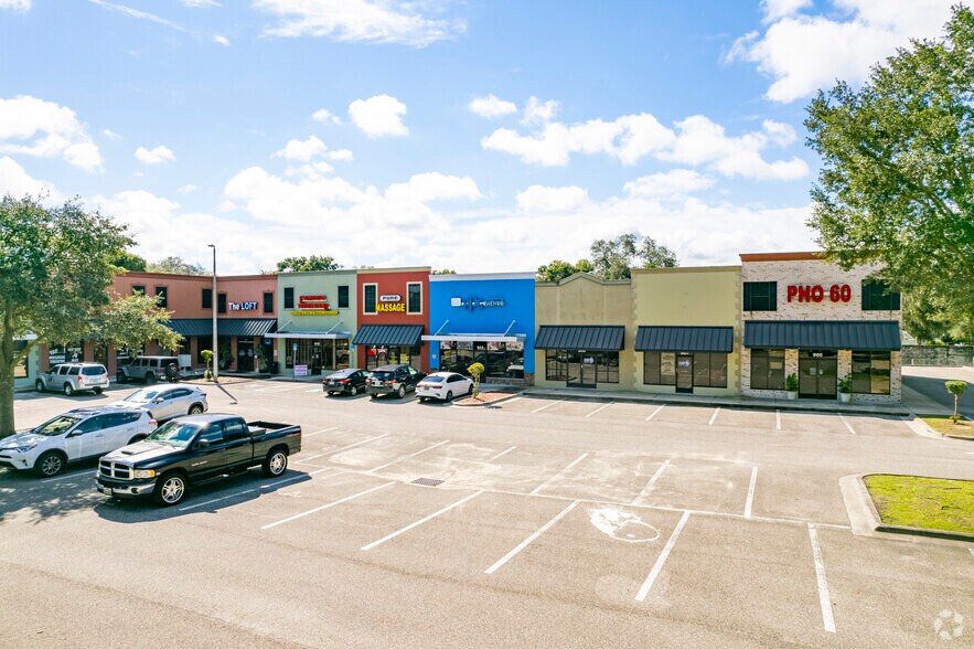 905-959 E Brandon Blvd, Brandon, FL à louer - Photo du bâtiment - Image 2 de 8