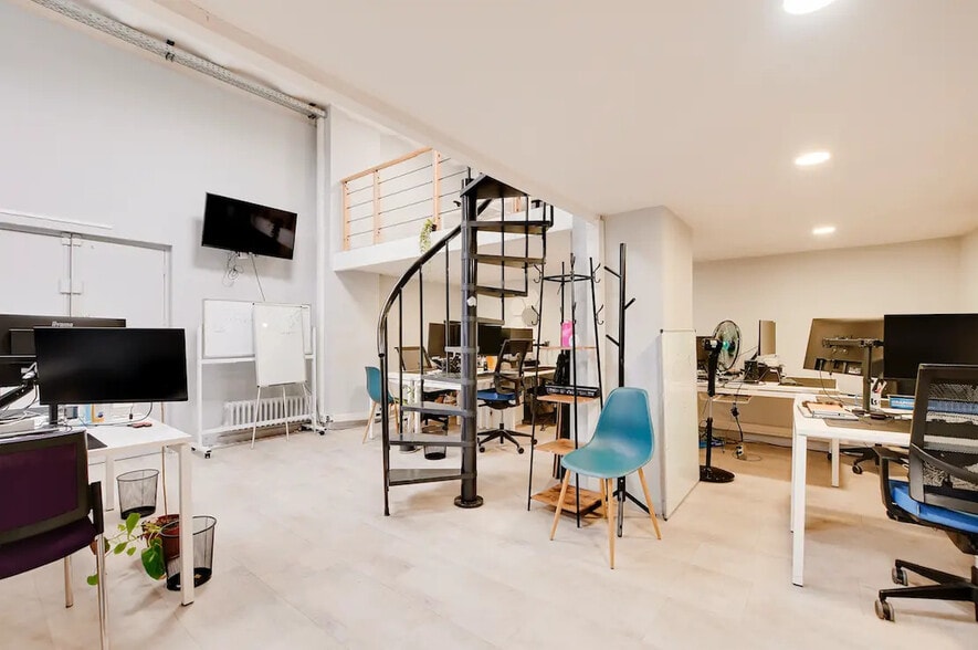 Immeuble residentiel dans Paris à vendre - Photo intérieure - Image 3 de 7