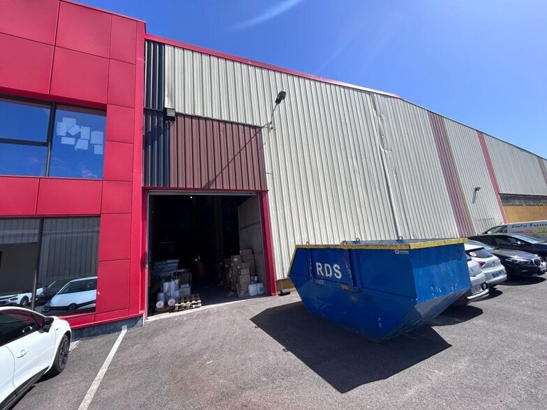 18 Rue Du Vercors, Corbas for lease - Building Photo - Image 1 of 7