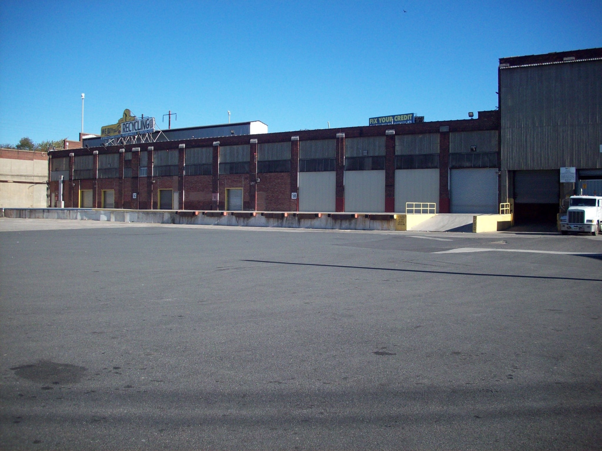 150 Saint Charles St, Newark, NJ à louer Photo du bâtiment- Image 1 de 2