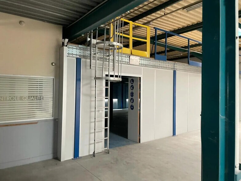 Flex in Tremblay-en-France for lease - Interior Photo - Image 3 of 29