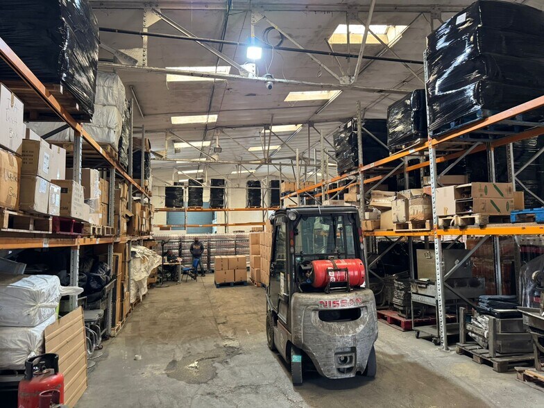 Collier Row Rd, Romford for sale - Interior Photo - Image 2 of 8