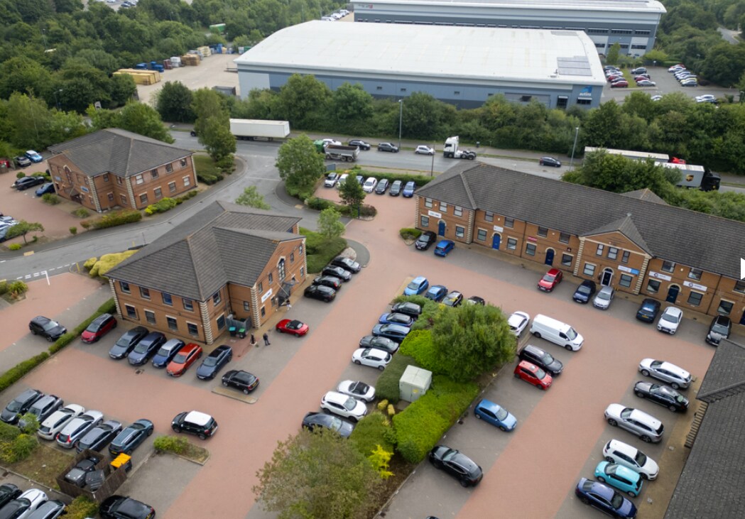 16 Castle Mound Way, Rugby à louer Aérien- Image 1 de 5