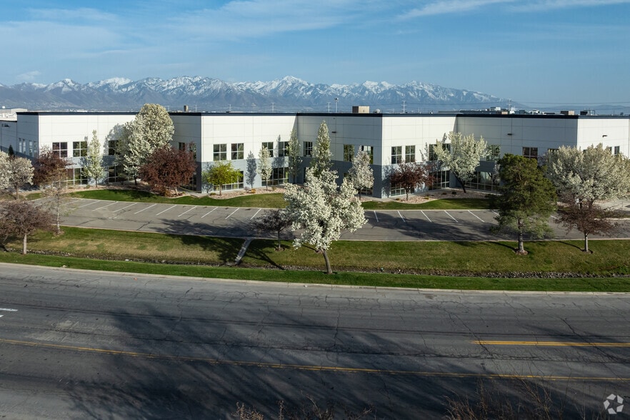 955 S 3800 W, Salt Lake City, UT for lease - Building Photo - Image 2 of 9