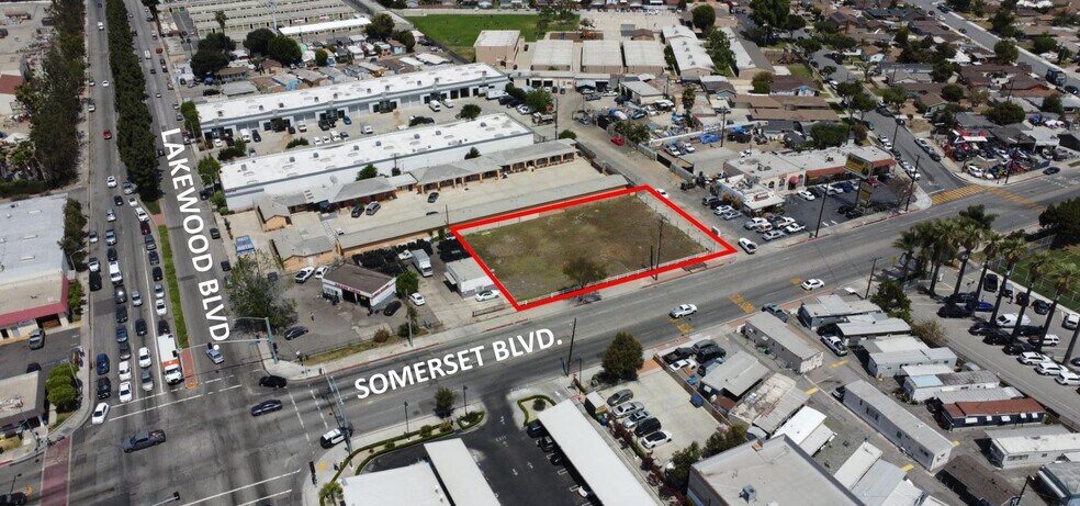 9021 Somerset Blvd, Bellflower, CA à louer - Photo du bâtiment - Image 1 de 2