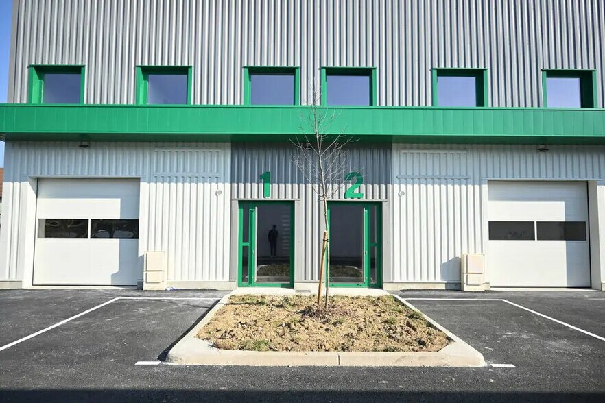 Flex dans Mions à louer - Photo du bâtiment - Image 2 de 7