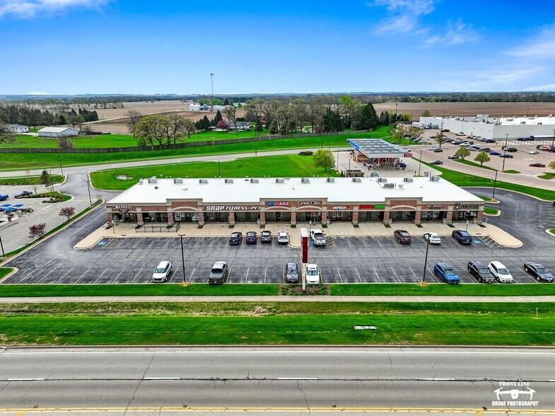 6500-6572 W Route 34, Plano, IL à vendre - Photo du bâtiment - Image 1 de 7
