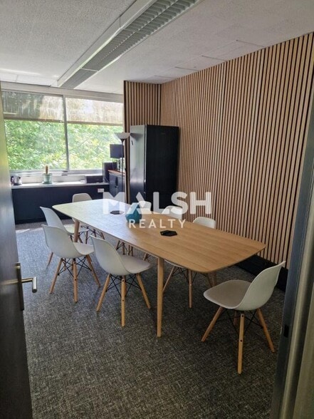 Office in Villeurbanne for lease - Interior Photo - Image 1 of 10