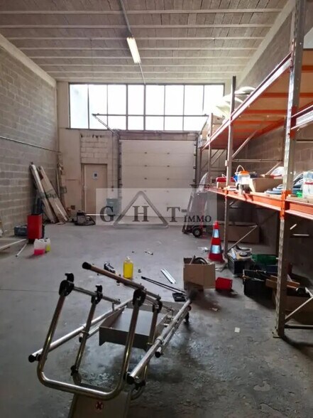 Industrial in Bondoufle for lease - Interior Photo - Image 1 of 10