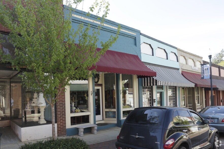 107 Trinity St, Abbeville, SC à vendre - Photo du bâtiment - Image 2 de 5