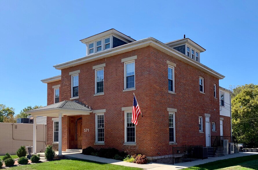 571 High St, Worthington, OH à louer - Photo principale - Image 1 de 12