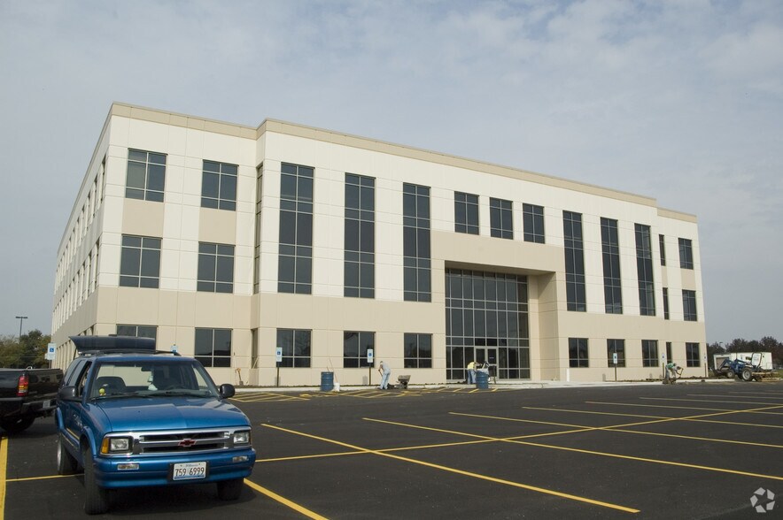 581 William Latham Dr, Bourbonnais, IL à louer - Photo du bâtiment - Image 2 de 19