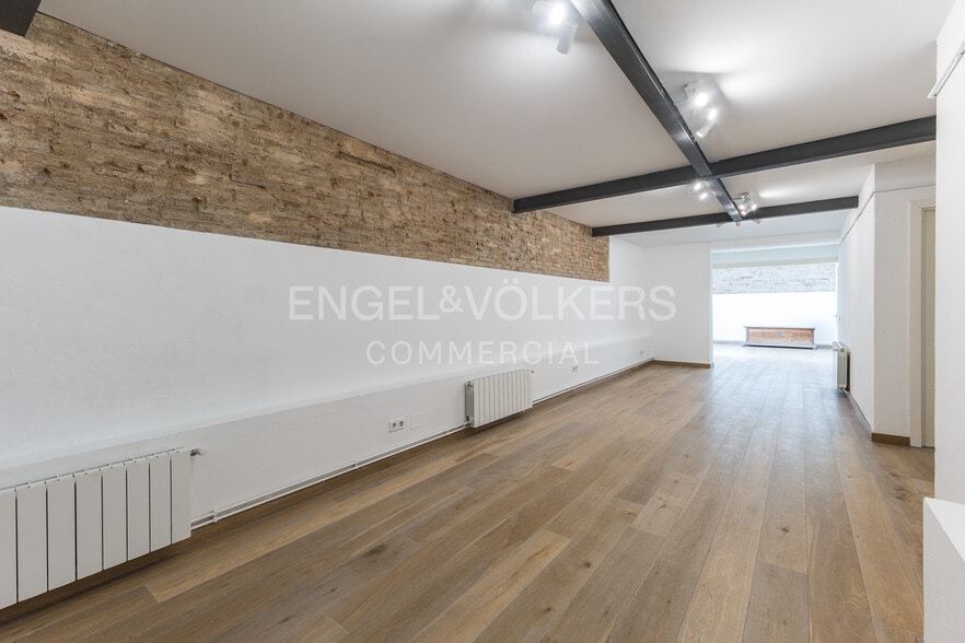 Retail in Barcelona, Barcelona for lease - Interior Photo - Image 3 of 4