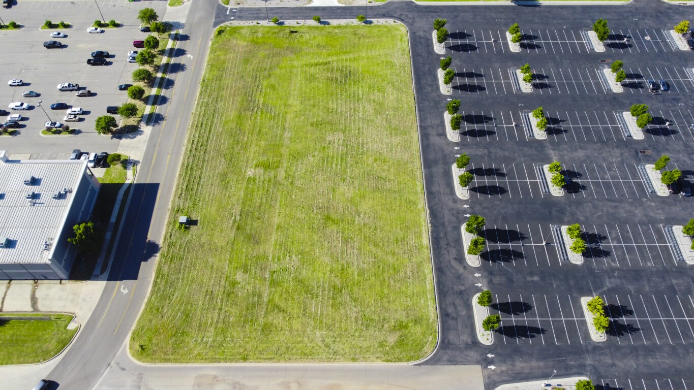 Royal Rock Retail Land Development portefeuille de 4 propriétés à vendre sur LoopNet.ca Aérien- Image 1 de 9
