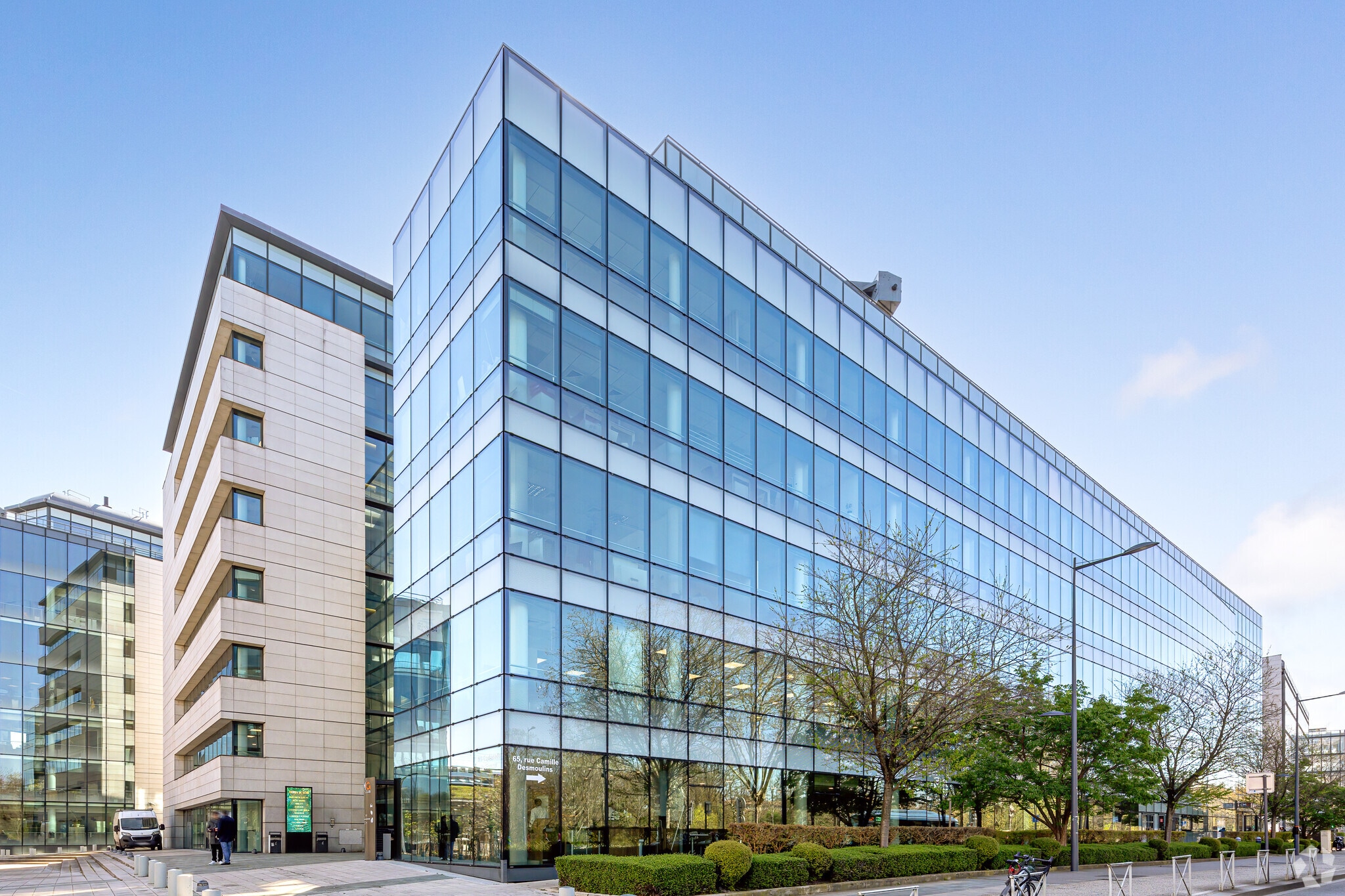 65 Rue Camille Desmoulins, Issy-les-Moulineaux for lease Primary Photo- Image 1 of 8