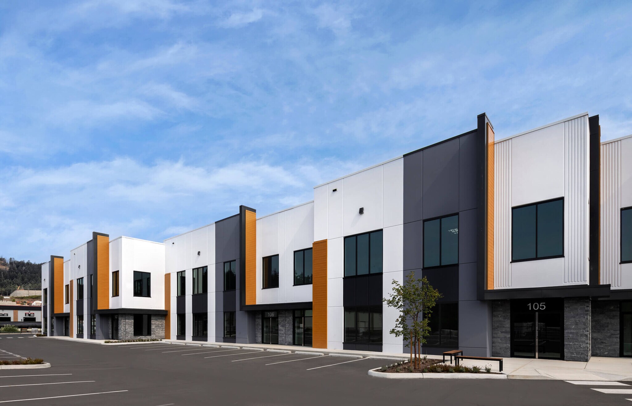 3372 Luxton Rd, Langford, BC à louer Photo du bâtiment- Image 1 de 4