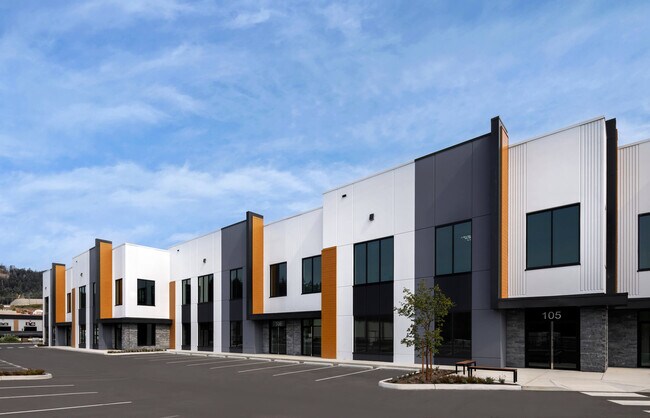 Plus de détails pour 3372 Luxton Rd, Langford, BC - Industriel à louer