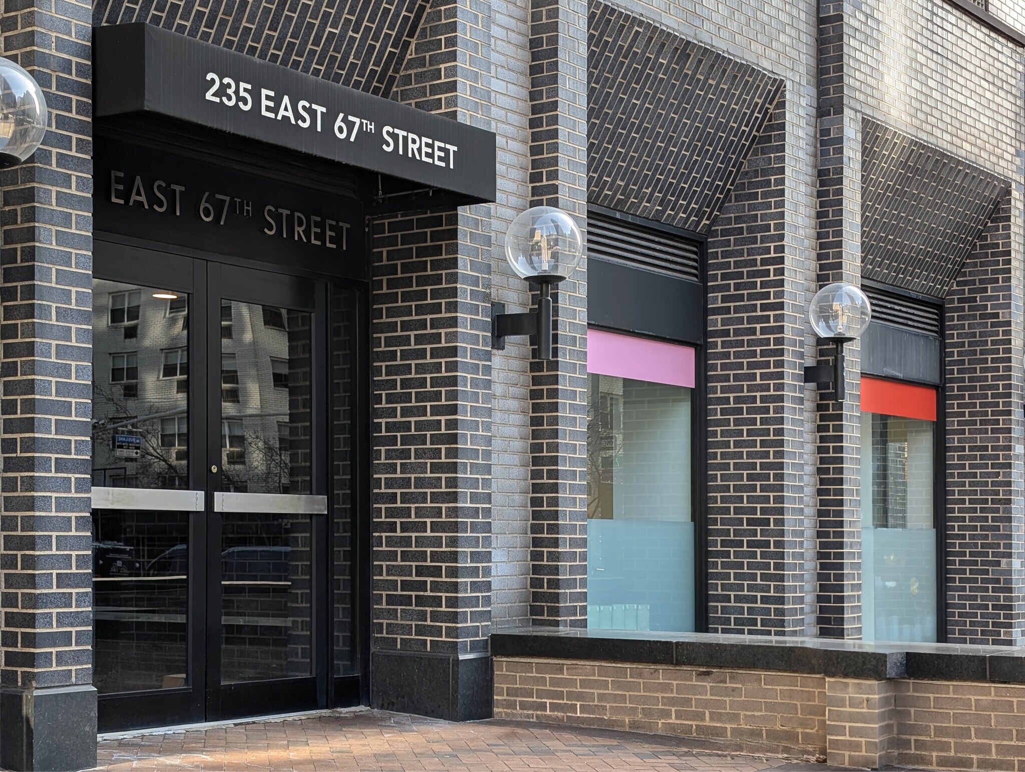 235-260 E 68th St, New York, NY à vendre Photo du bâtiment- Image 1 de 1