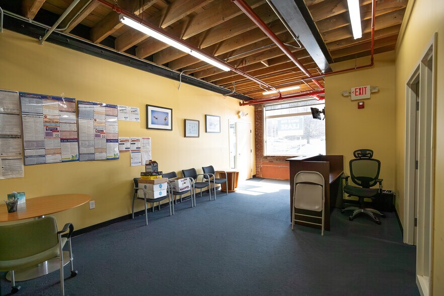 40 Spruce St, Leominster, MA à louer - Photo intérieure - Image 2 de 23