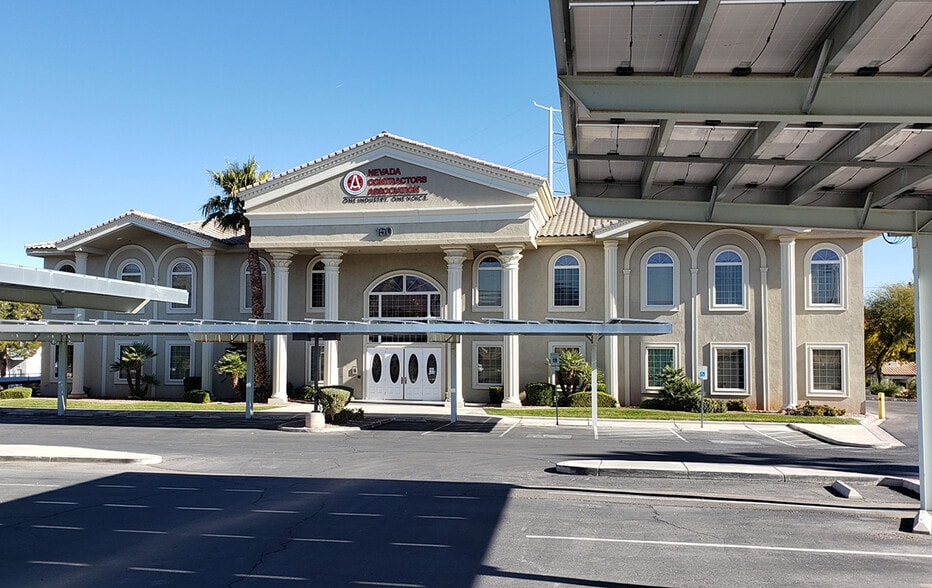 150 N Durango Dr, Las Vegas, NV à louer - Photo du bâtiment - Image 2 de 4