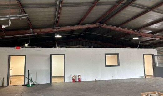 2780 Kratzville Rd, Evansville, IN for sale - Interior Photo - Image 2 of 4