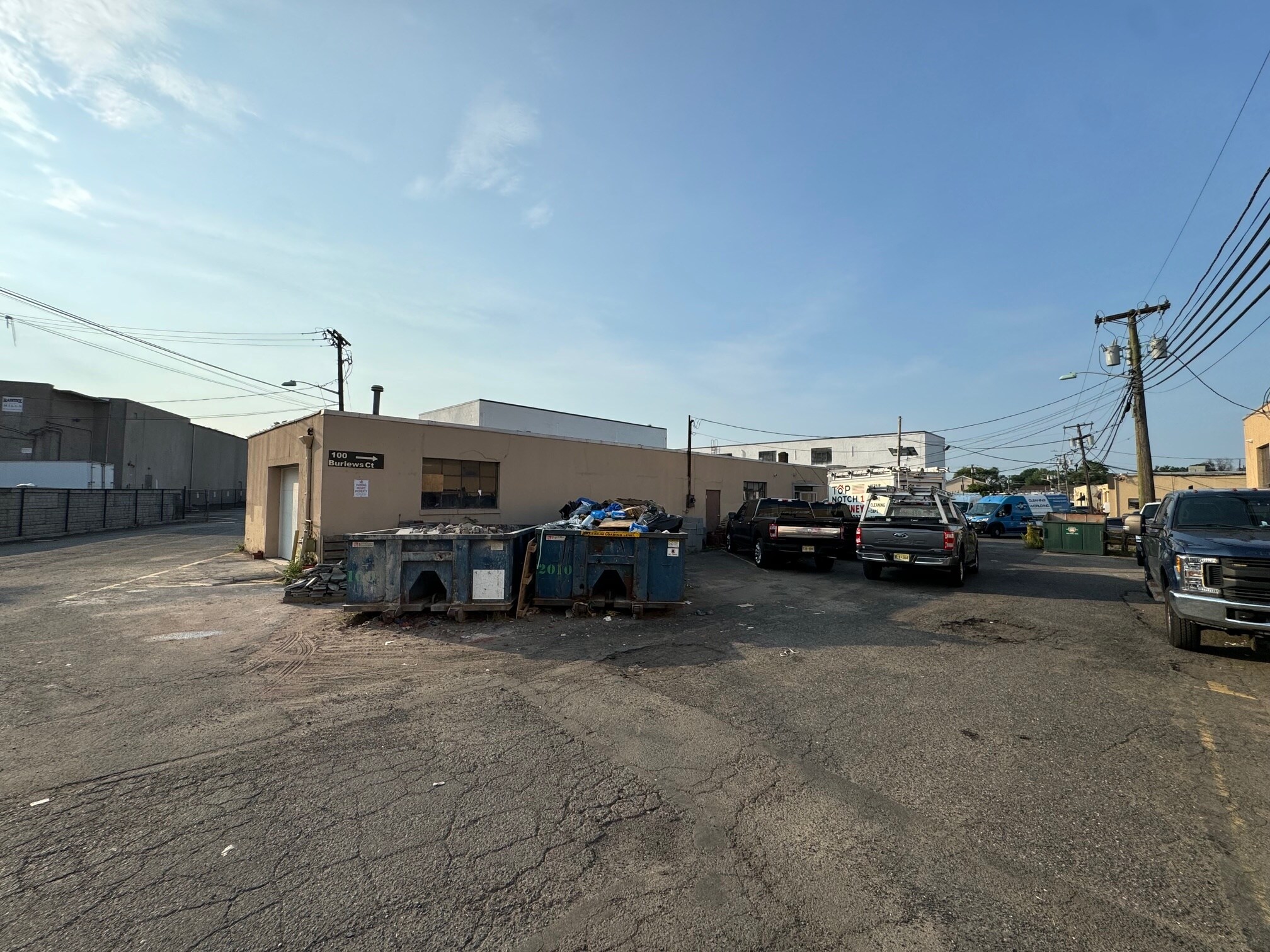 100 Burlews Ct, Hackensack, NJ à vendre Photo du bâtiment- Image 1 de 1