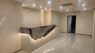 1111 Park Centre Blvd, Miami Gardens, FL for lease Interior Photo- Image 2 of 10