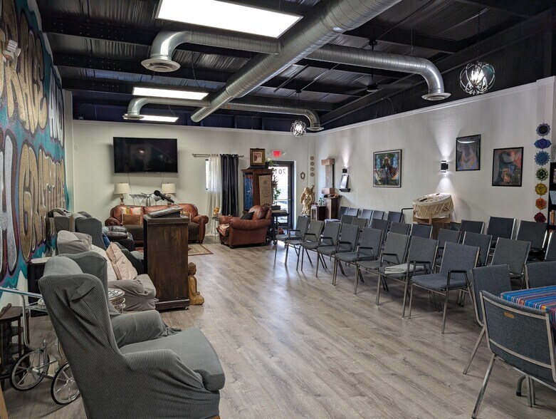 7015 N Manhattan Ave, Tampa, FL à louer - Photo du bâtiment - Image 3 de 11